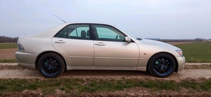 Gebraucht Lexus IS200 150 PS (110 kW) 1999 Silber Limousine