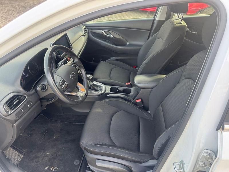 Gebraucht Hyundai i30 Style 140 PS (102 kW) 2017 Weiß Limousine