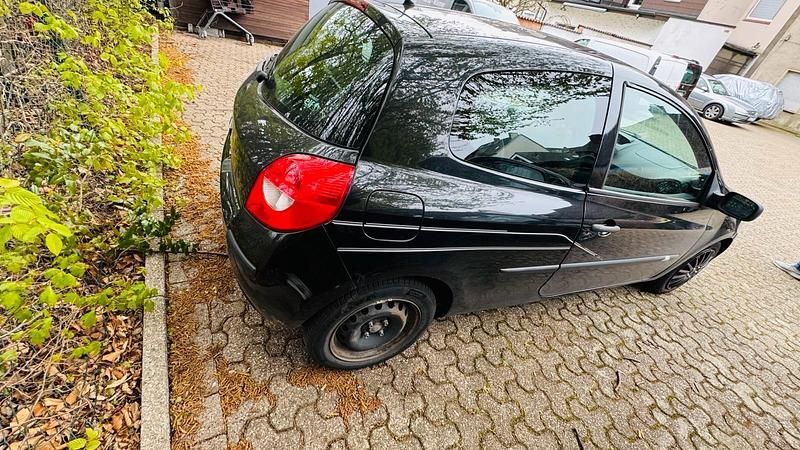 Gebraucht Renault Clio II 75 PS (55 kW) 2007 Schwarz Kleinwagen