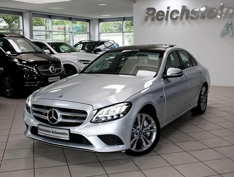 Silber Gebraucht 2018 Mercedes C300e Limousine | 32.500 € (Etwas zu teuer) - Bild 1/4