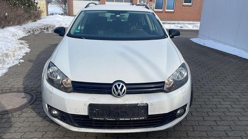 Gebraucht VW Golf VII Match 105 PS (77 kW) 2013 Weiß Kombi