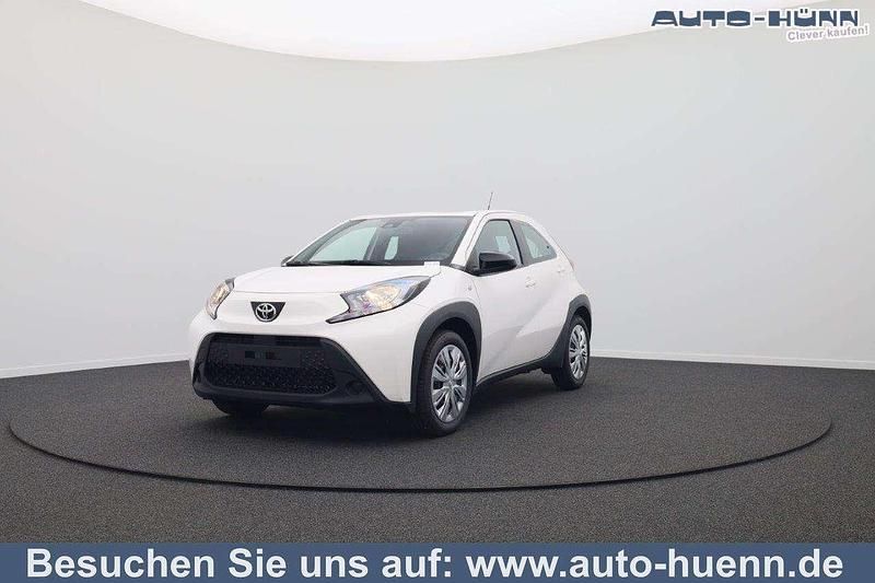 Schneeweiß schneeweiß Neu 2025 Toyota Aygo Business Edition Kleinwagen | 16.490 € - Bild 1/4