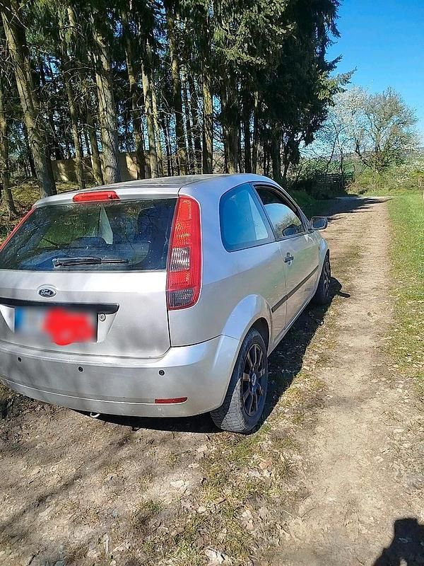 Używany Ford Fiesta 60 KM (44 kW) 2004 Hatchback