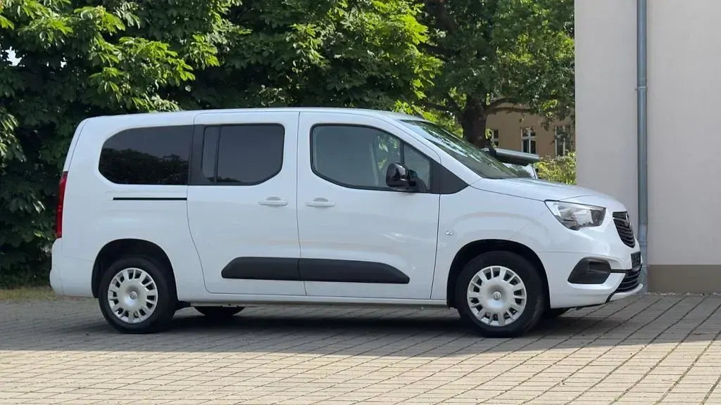 Gebraucht Opel Combo Life Elegance 131 PS (96 kW) 2023 Weiß Limousine