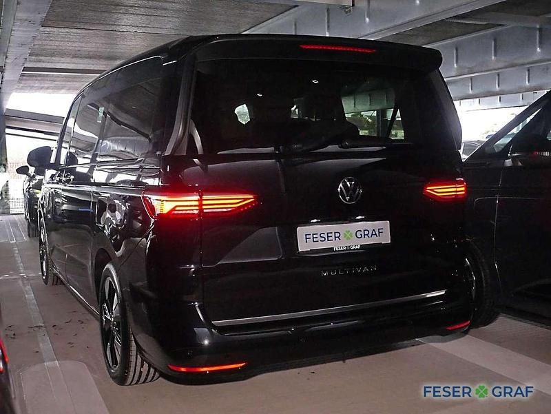 Neu VW Multivan Style 150 PS (110 kW) 2025 Deep black perleffekt Van