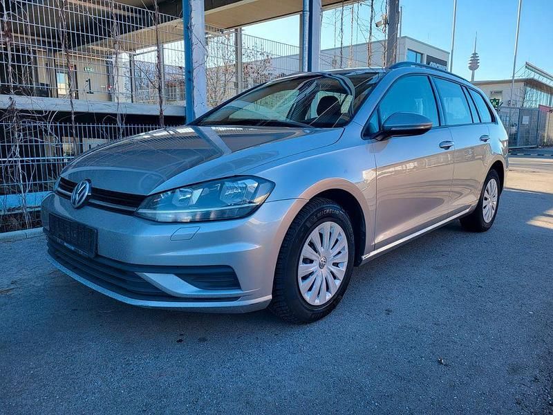 Grau Gebraucht 2019 VW Golf VII Limousine | 7.300 € (Teuer) - Bild 1/4