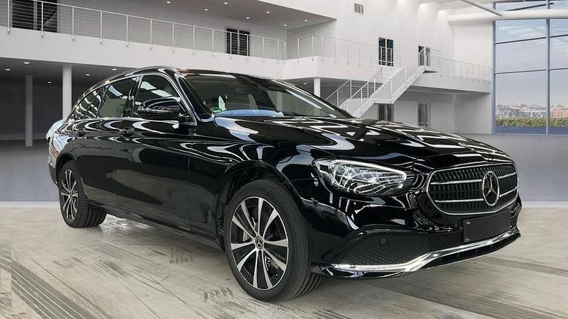 Schwarz Gebraucht 2022 Mercedes E300 Limousine | 32.400 € (Fairer Preis) - Bild 1/4
