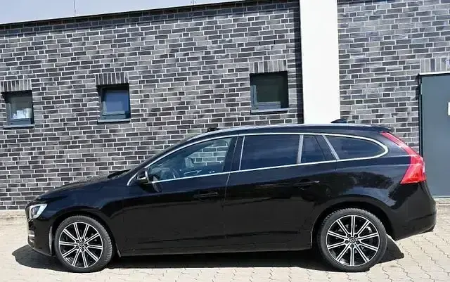 Gebraucht Volvo V60 Summum 190 PS (139 kW) 2015 Schwarz Kombi