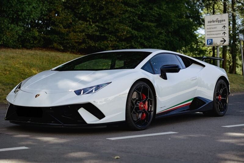 Weiß Gebraucht 2018 Lamborghini Huracán Coupé | 285.000 € (Guter Preis) - Bild 1/4