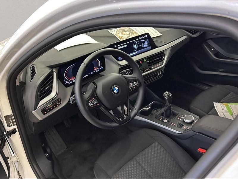 Gebraucht BMW 118 Advantage 136 PS (100 kW) 2023 Weiß Kleinwagen