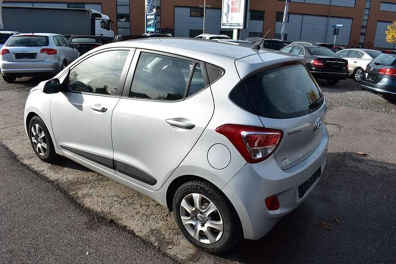 Gebraucht Hyundai i10 Style 87 PS (63 kW) 2016 Silber Kleinwagen