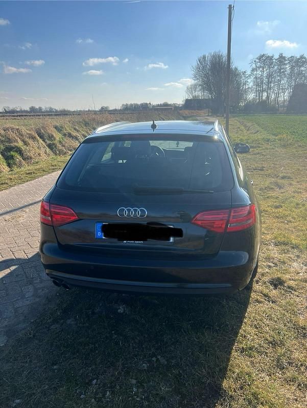 Gebraucht Audi A4 150 PS (110 kW) 2013 Schwarz Kombi