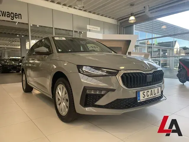 Gebraucht Skoda Scala Selection 116 PS (85 kW) 2024 Grau Kleinwagen