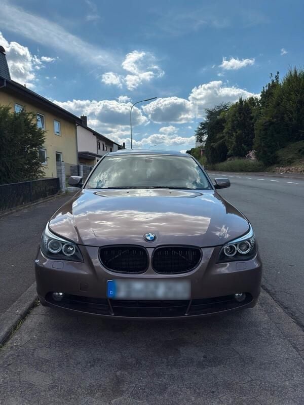 Braun Gebraucht 2005 BMW 523 Limousine | 3.100 € (Superpreis) - Bild 1/4