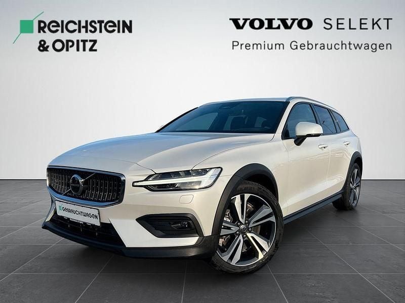 Gebraucht Volvo V60 CC Plus 250 PS (183 kW) 2024 Crystalwhite pearl (metallic) Kombi
