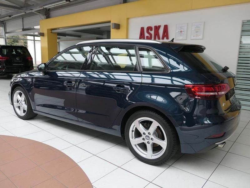 Gebraucht Audi A3 Sport 116 PS (85 kW) 2019 Blau Limousine