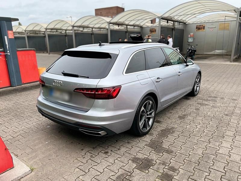 Gebraucht Audi A4 Advanced 204 PS (150 kW) 2021 Silber Kombi