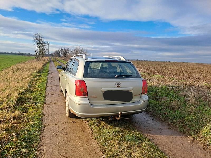 Gebraucht Toyota Avensis 116 PS (85 kW) 2004 Silber Kombi