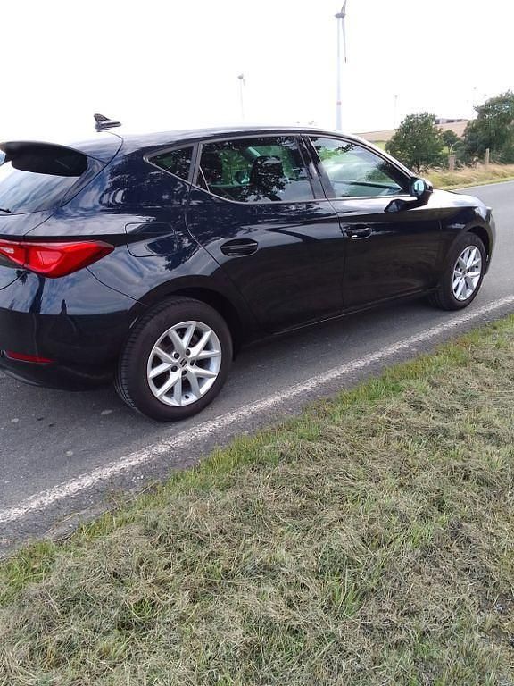 Blau Gebraucht 2022 Seat Leon Style Limousine | 20.699 € (Fairer Preis) - Bild 1/4