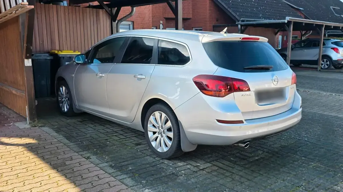 Gebraucht Opel Astra 140 PS (102 kW) 2012 Silber Kombi