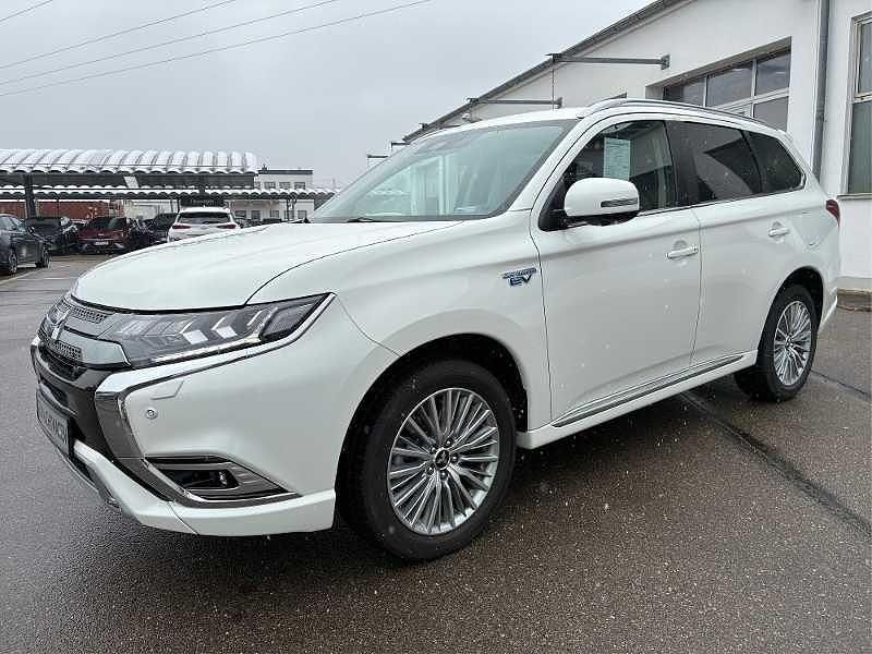 Weiß Gebraucht 2019 Mitsubishi Outlander P-HEV Plus SUV | 20.980 € (Fairer Preis) - Bild 1/4
