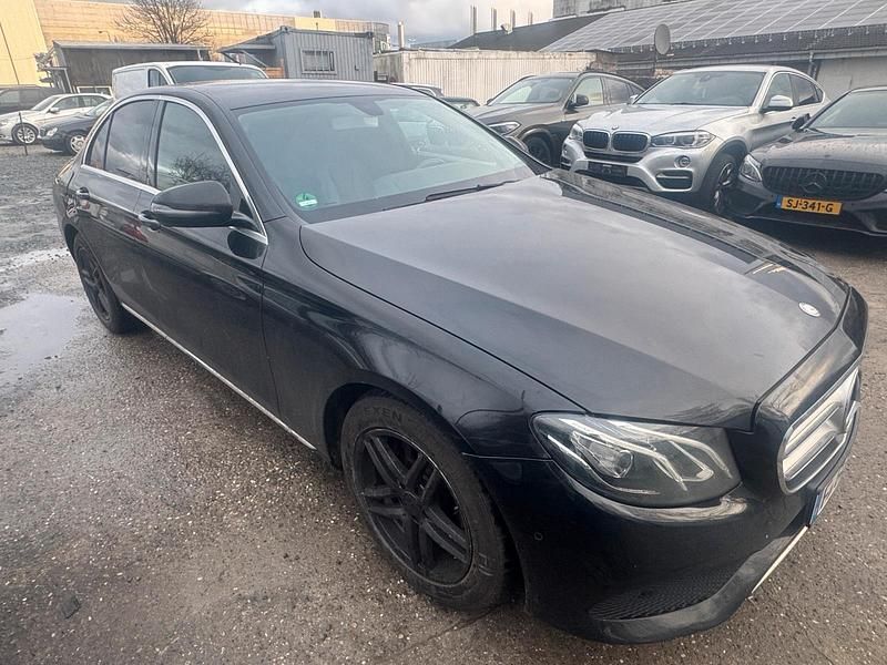 Gebraucht Mercedes E200 184 PS (135 kW) 2016 Schwarz Limousine