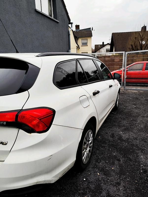 Gebraucht Fiat Tipo 95 PS (69 kW) 2017 Weiß Kleinwagen