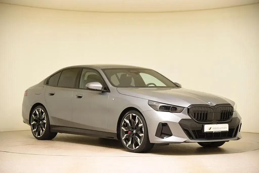 Gebraucht BMW 540 M Sport 286 PS (210 kW) 2025 Frozen pure grey met. Limousine
