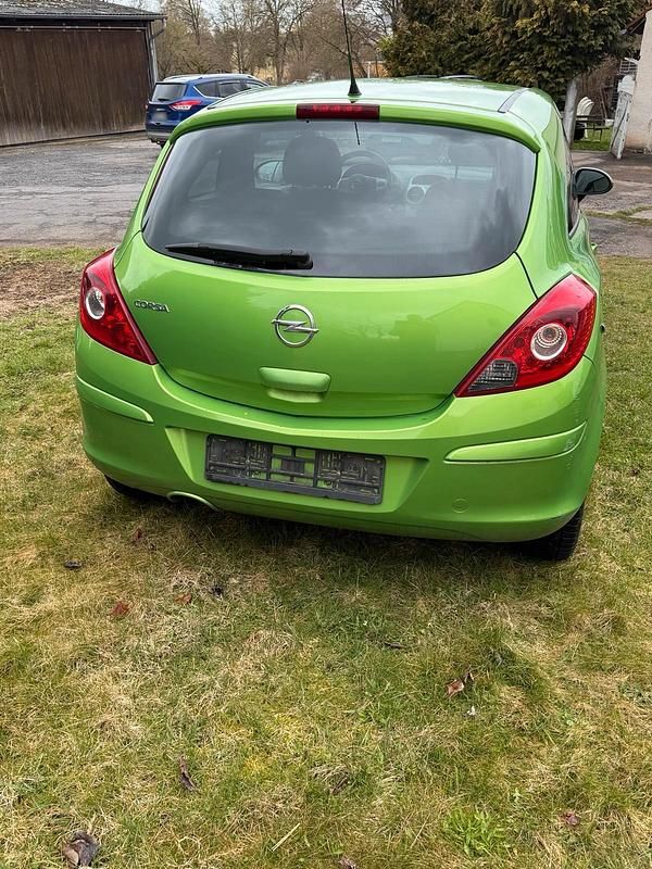 Gebraucht Opel Corsa 87 PS (63 kW) 2013 Grün Kleinwagen
