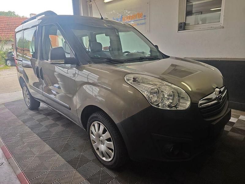 Grau Gebraucht 2018 Opel Combo Selection Van / Kleinbus | 8.790 € (Fairer Preis) - Bild 1/4