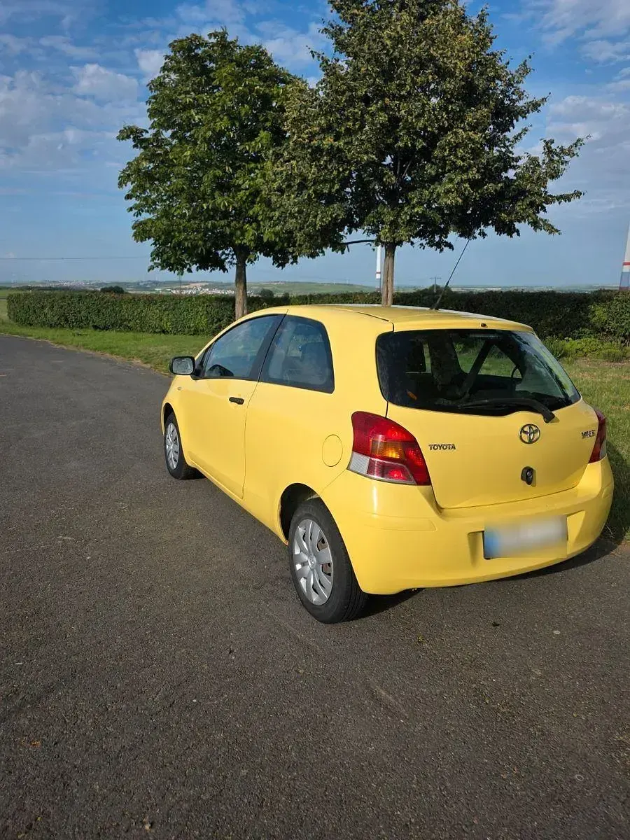 Gebraucht Toyota Yaris Cool 69 PS (50 kW) 2009 Gelb Kleinwagen