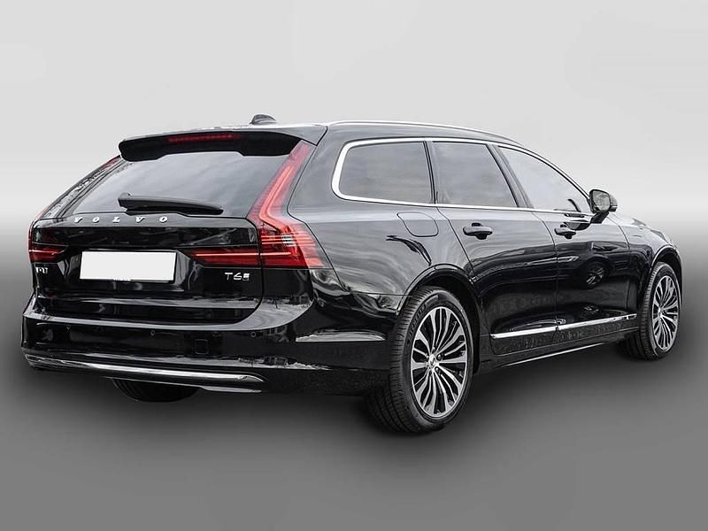 Używany Volvo V90 Core 253 KM (186 kW) 2025 Czarny Kombi
