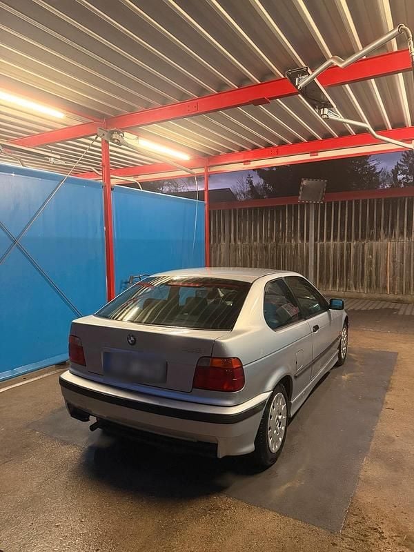 Gebraucht BMW 316 Basis 102 PS (75 kW) 1997 Silber Coupé