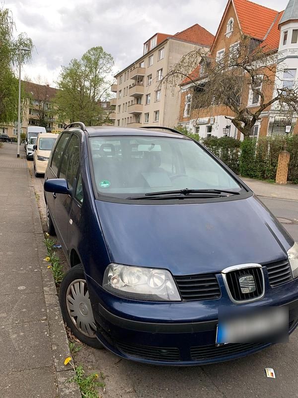 Blau Gebraucht 2004 Seat Alhambra Van / Kleinbus | 1.250 € (Fairer Preis) - Bild 1/4