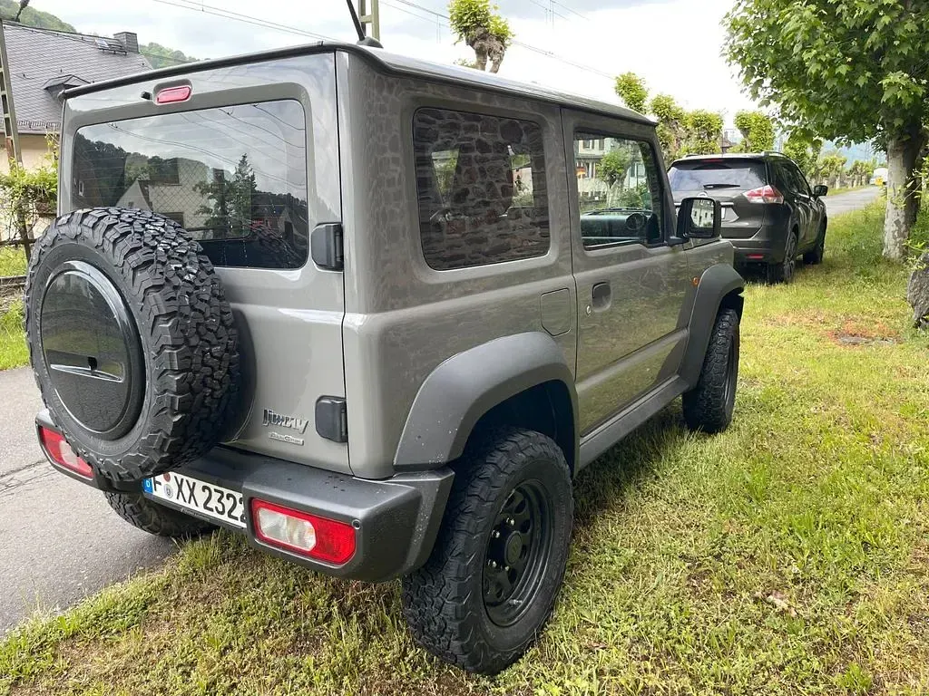 Gebraucht Suzuki Jimny 102 PS (75 kW) 2022 Grau SUV