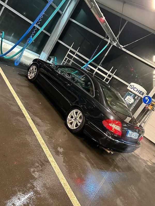 Gebraucht Mercedes CLK200 184 PS (135 kW) 2008 Schwarz Coupé