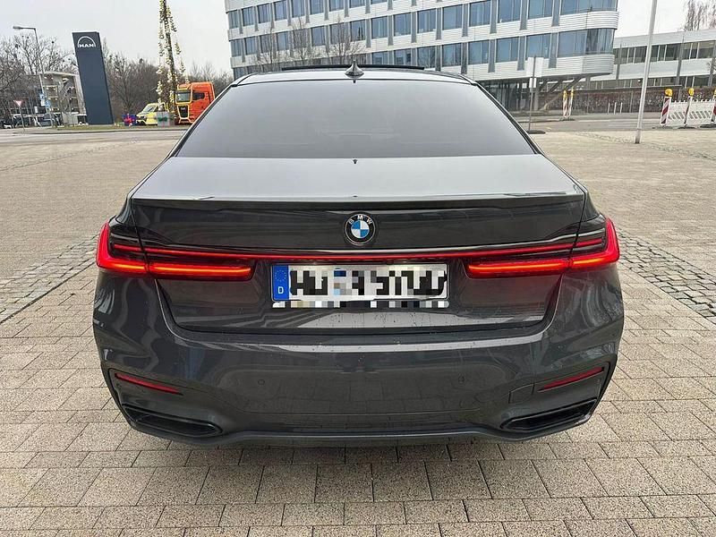 Gebraucht BMW 750L Performance 530 PS (389 kW) 2021 Grau Limousine