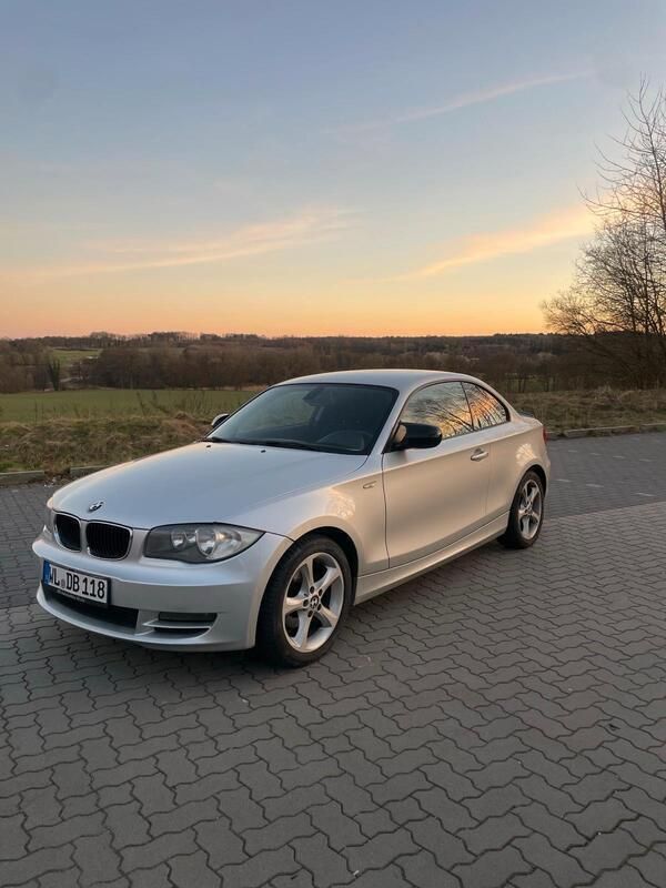 Silber Gebraucht 2010 BMW 118 Coupé Coupé | 6.900 € (Fairer Preis) - Bild 1/4
