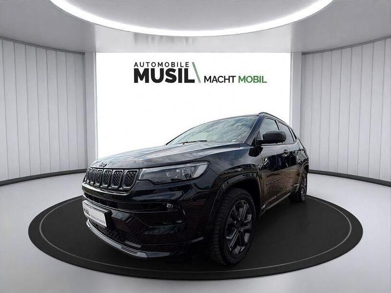 Carbon black metallic clear coat Gebraucht 2021 Jeep Compass 80th Anniversary SUV | 19.980 € (Fairer Preis) - Bild 1/4