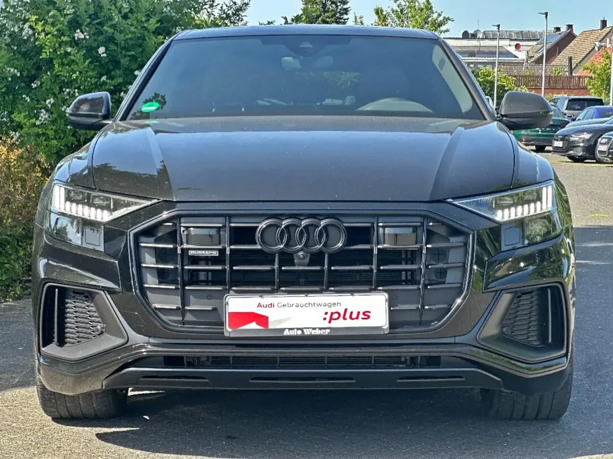 Gebraucht Audi Q8 Ambiente 286 PS (210 kW) 2023 Mythosschwarz metallic SUV