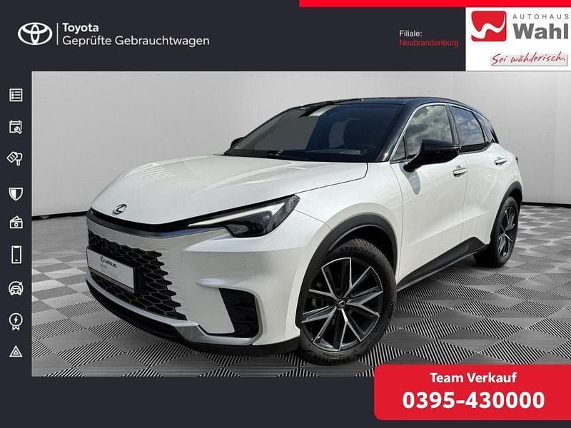 Grau Gebraucht 2024 Lexus LBX SUV | 30.900 € - Bild 1/4
