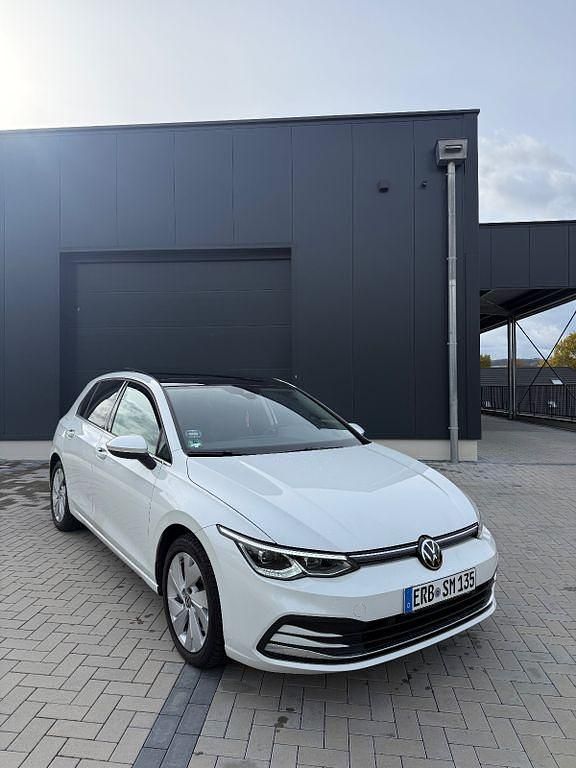 Weiß Gebraucht 2021 VW Golf VIII Style Limousine | 21.999 € (Guter Preis) - Bild 1/4