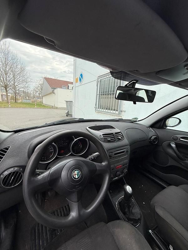 Gebraucht Alfa Romeo 147 105 PS (77 kW) 2001 Schwarz Kleinwagen