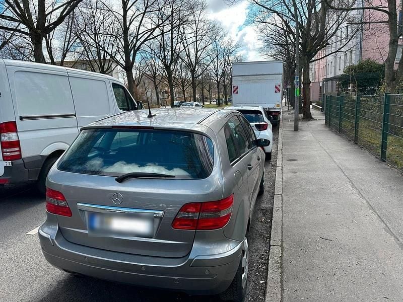 Gebraucht Mercedes B150 95 PS (69 kW) 2006 Grau Van / Kleinbus