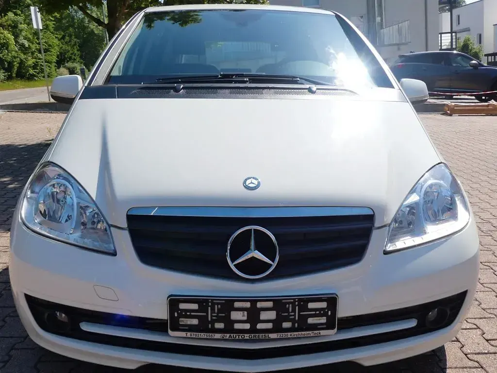 Gebraucht Mercedes A160 82 PS (60 kW) 2011 Weiß Kleinwagen