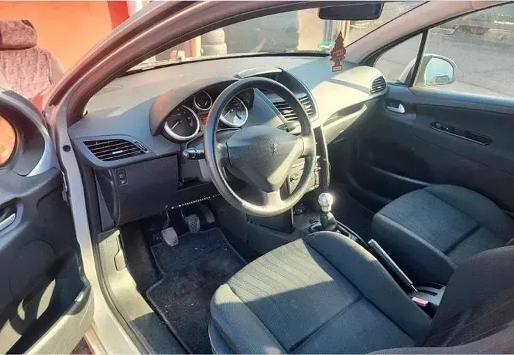 Gebraucht Peugeot 207 75 PS (55 kW) 2007 Silber Kleinwagen