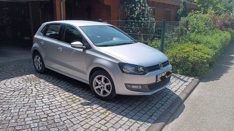 Silber Gebraucht 2010 VW Polo Team Limousine | 4.900 € (Guter Preis) - Bild 1/2