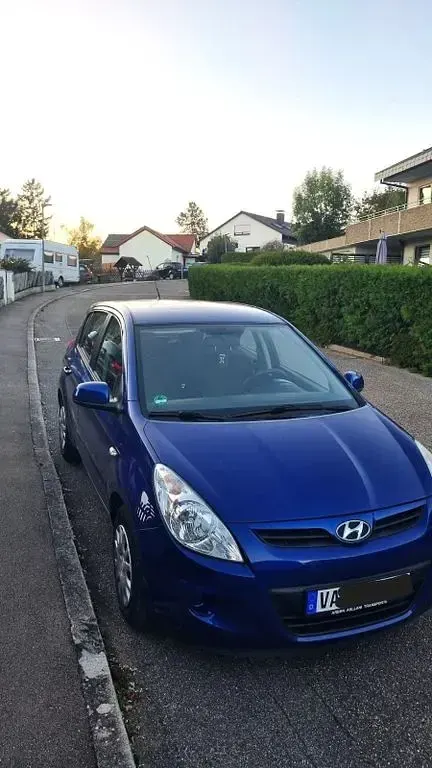 Gebraucht Hyundai i20 Edition+ 77 PS (56 kW) 2011 Blau Kleinwagen