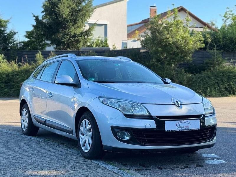Silber Gebraucht 2013 Renault Mégane GrandTour Expression Kombi | 2.990 € (Fairer Preis) - Bild 1/4