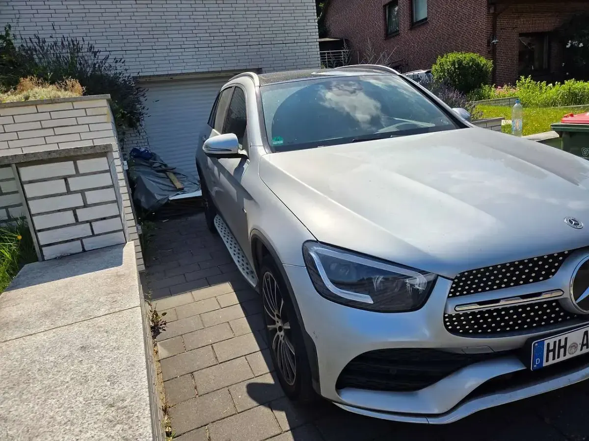 Gebraucht Mercedes GLC300e AMG line 320 PS (235 kW) 2021 Silber SUV